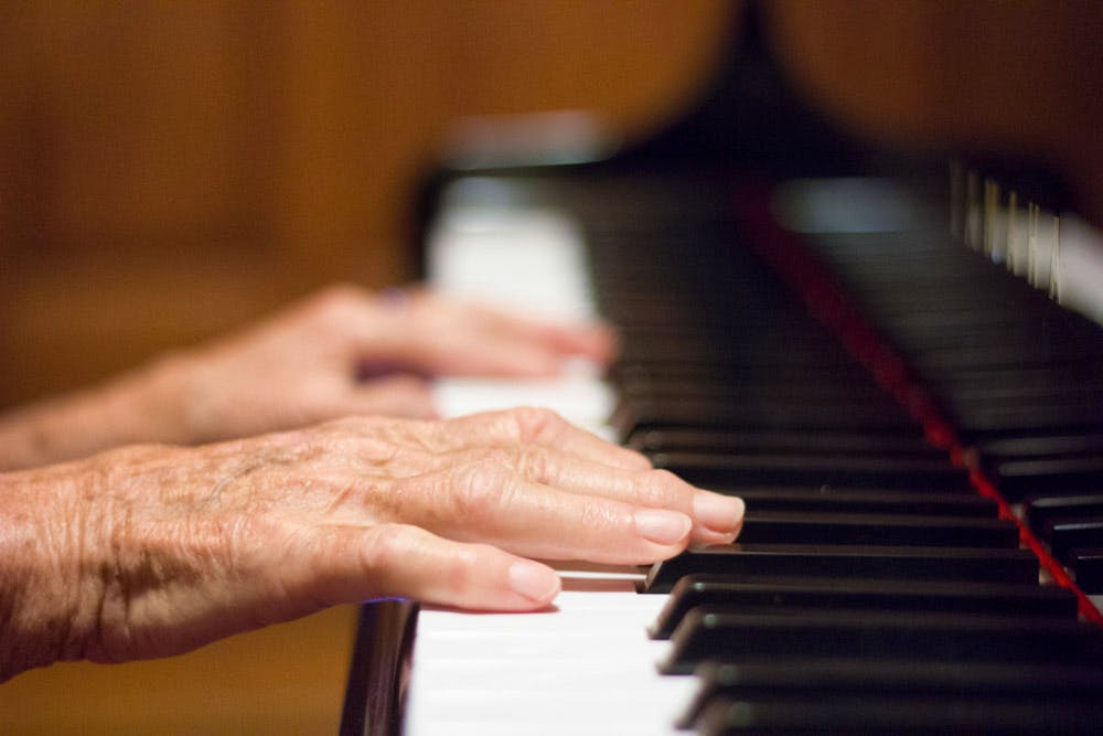 Хор из Анталии, Турция, репетирует к празднованию двухсотлетия