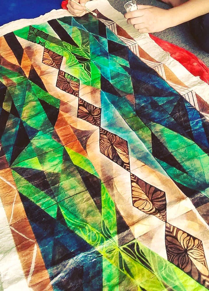 نمایشگاه هایی در سراسر استان کوئینزلند، موضوع "روشنگری" را از طریق هنر بررسی می کنند