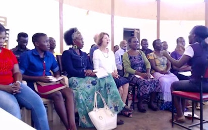 Coro ensayando para las celebraciones del bicentenario en la Casa de Adoración en Kampala, Uganda