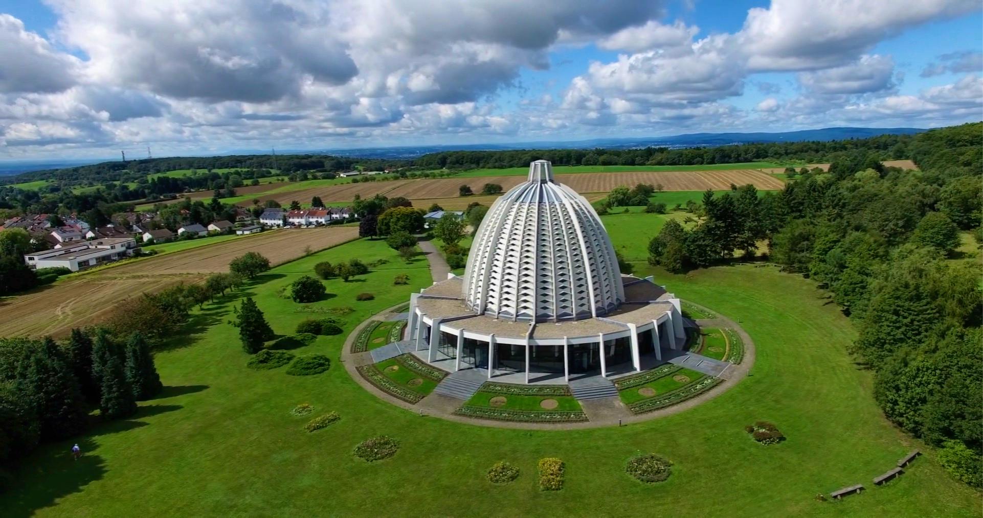 پخش برنامه از معبد بهائی در آلمان آغاز شده است