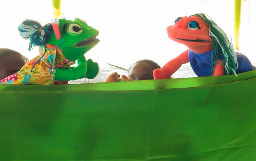 Puppet show in Antigua on stories from the history of the Bahá’í Faith 