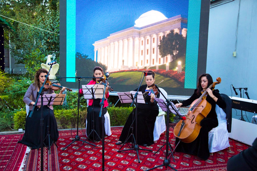ترکمنستان، برگزاری جشن در عشق‌ آباد