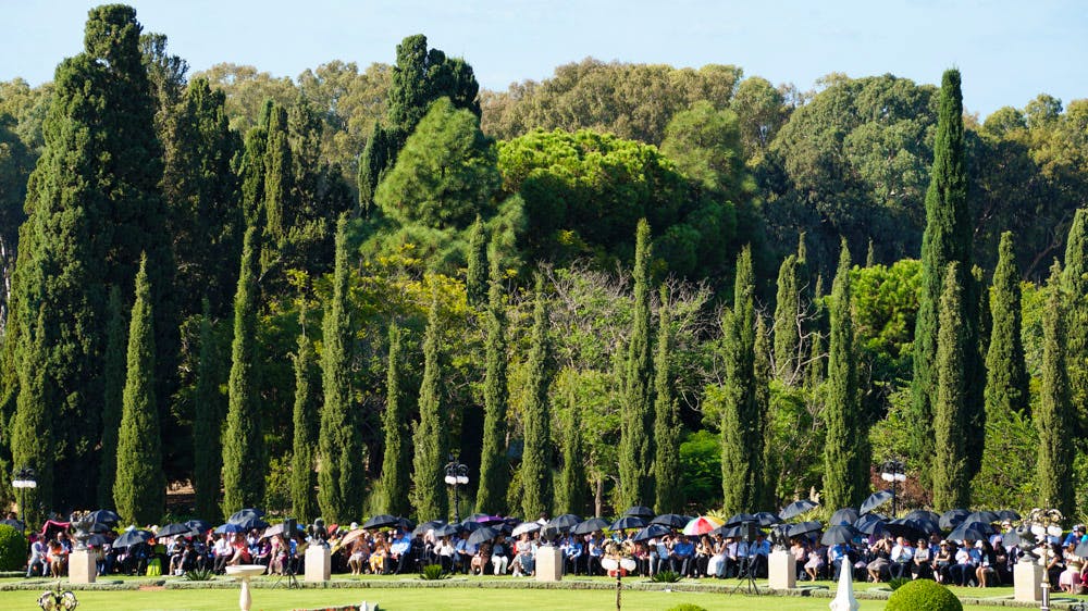 اجرای مراسم بزرگداشت میلاد در محوطۀ آرامگاه حضرت بهاءالله